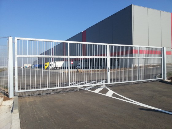 HERAS Poarta acces industrial dubla Adronit - Porti de acces auto batante HERAS