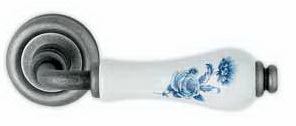 Maner DALIA FIORE - insertie portelan cu flori albastre DALIA FIORE Manere deosebite pentru usi