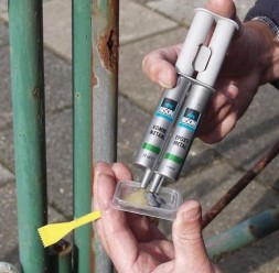 Adezivi pentru reparatii cu utilizare lemn, metal, sticla BISON