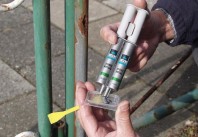 Adezivi pentru reparatii cu utilizare lemn, metal, sticla