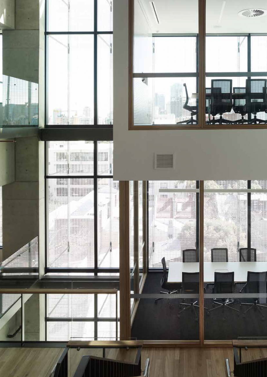 Pagina 6-Scaune de birou Wilkhahn Neos Catalog, brosura Engleza  variety of upholstery and covers, as
well as...