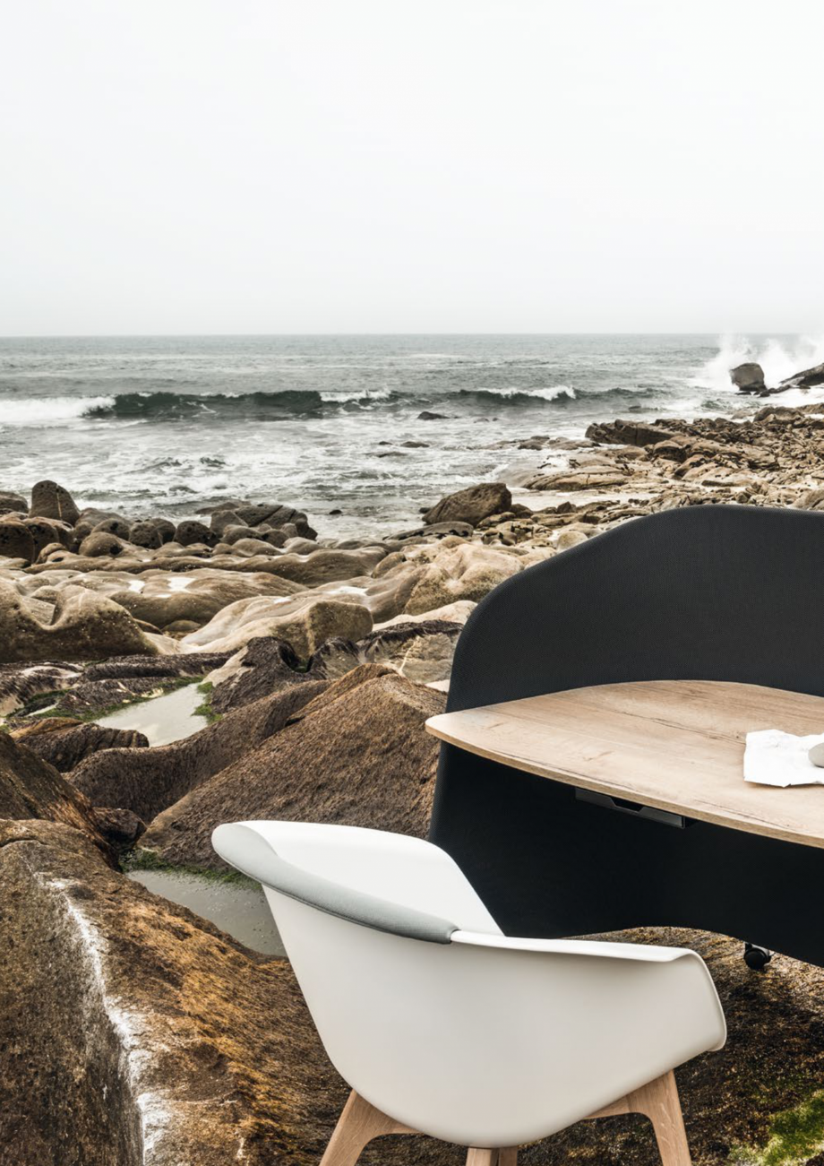 Pagina 2-Masa pentru birou SEDUS SECRETAIR Fisa tehnica Engleza in just a few
minutes. The built-in equipment...