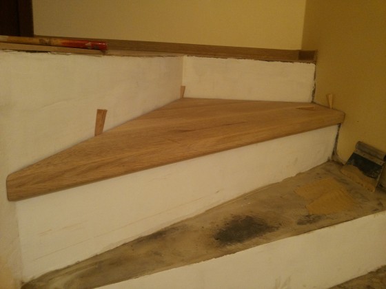 MC PRO 5 Montajul treptelor din lemn cu adeziv poliuretanic bicomponent - Scari din lemn masiv