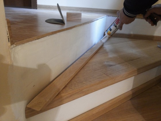 MC PRO 9 Montajul plintei pentru treptele din lemn - Scari din lemn masiv in Brasov