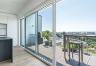 Usi liftant-glisante din pvc si lemn placate cu aluminiu