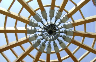 Conexiuni metalice sudate pentru imbinarea structurilor din lemn