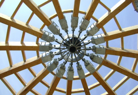 Conexiuni metalice sudate pentru imbinarea structurilor din lemn GLULAM