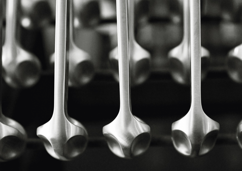 Pagina 4-Manere Mandelli pentru usi si fereste MANDELLI Catalog, brosura Engleza LI1953 tra le aziende leader...