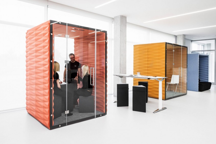 Cabine izolate fonic transformate în spații de lucru private pentru birourile în plan deschis - Cabine