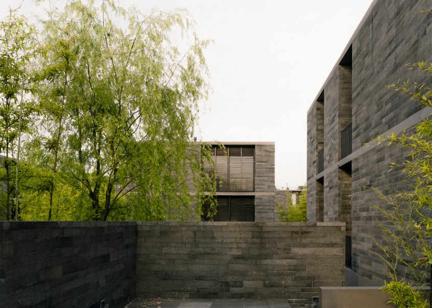 Un sat de case din piatra ce pare ca plutesc in lunca din Hangzhou - Un