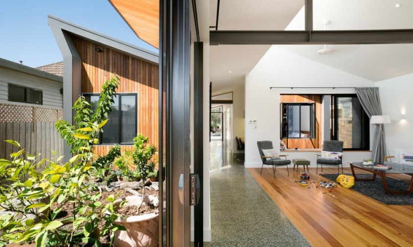 O viață de familie fericită într-o casă eficientă din punct de vedere energetic în Melbourne -