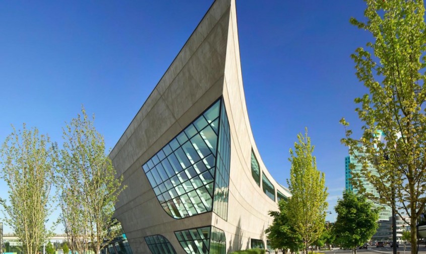 Biblioteca Surrey City Centre Library - Designul unei biblioteci influentat de parerile trimise pe Facebook si