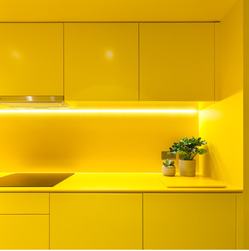 O bucătărie galbenă complet care luminează întreaga locuință - O bucătărie galbenă complet care luminează întreaga