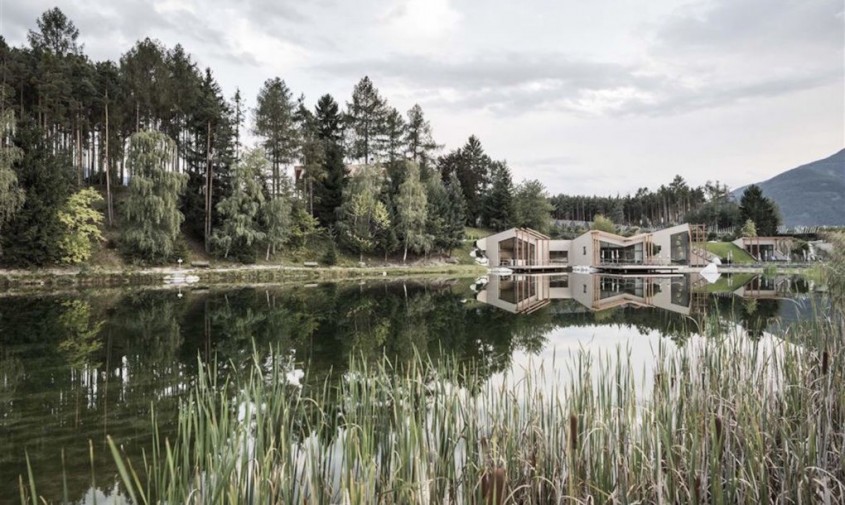 Hotel de lux pe malul unui lac promite o reîntoarcere în natură - Hotel de lux