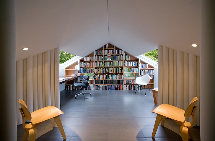 Pod transformat in atelier pentru un scriitor si biblioteca - Scaune de designer