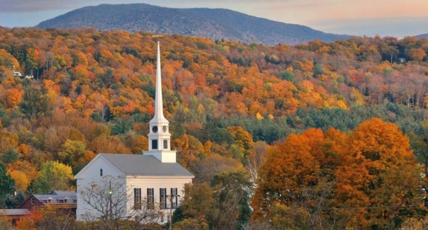 Vermont-Church-Autumn-Carousel-1020x549 - O masă imensă de roci topite a fost descoperită sub Vermont în zona nord
