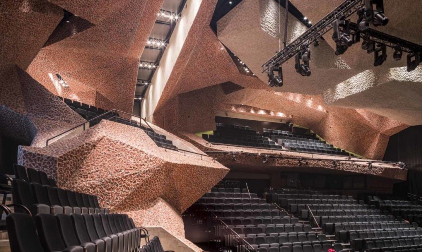 Sala de Concerte CKK Jordanki - Caramizi reciclate pentru finisarea unei sali de concerte