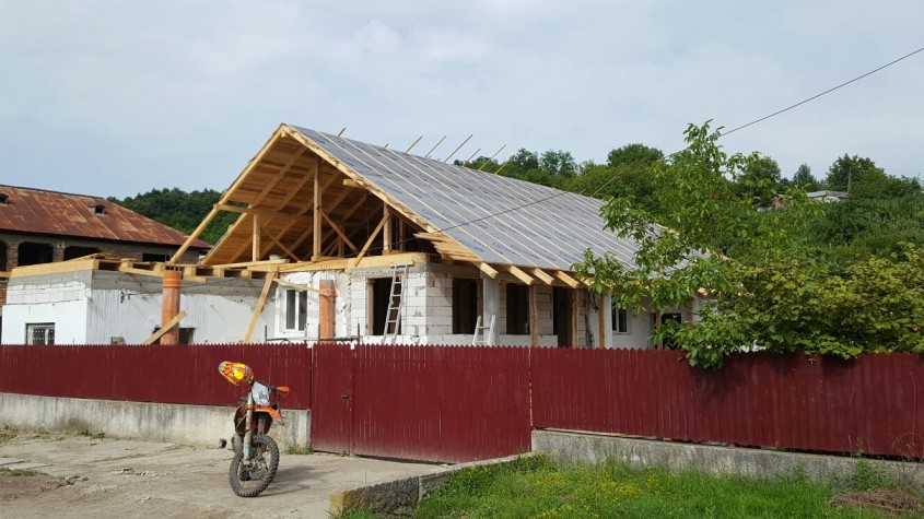 De la incalzirea cu lemne la incalzirea prin pardoseala Reabilitarea unei case vechi din judetul Valcea