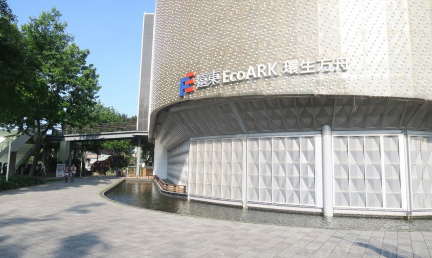 Pavilionul EcoARK - O cladire uimitoare desi construita din 1 5 milioane de sticle de plastic
