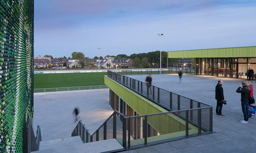Schiedam-Sports-Park-by-MoederscheimMoonen-Architects-6-1020x610 - O zona dintr-un drum expres a fost acoperita de un parc si de un