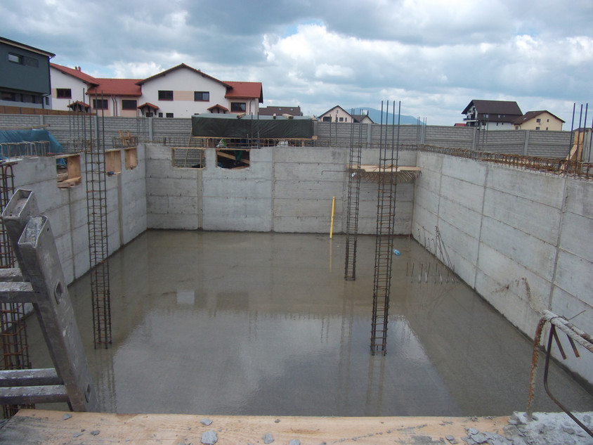 4 Tratarea suprafetei turnate cu apa timp de 5 zile dupa turnarea betonului - Penetron Admix