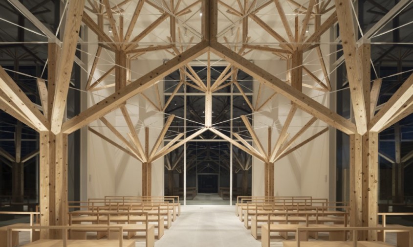 Capela Agri - O capelă care are o "pădure" la interior, dar rămâne minimalistă
