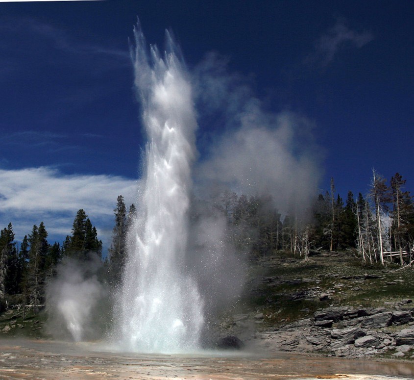 Bazinul Upper Geyser - Parcul National Yellowstone - Energia geotermala ca sursa de energie regenerabila