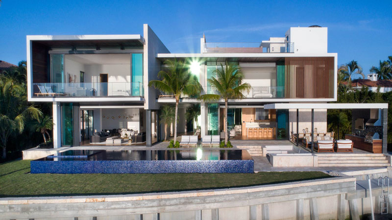 O noua casa moderna a fost construita pe malul apei in Miami - O noua casa
