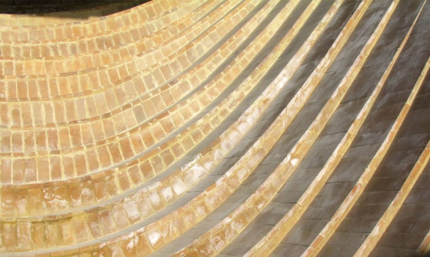 Un acoperis ondulat realizat din caramida plina - Un acoperis ondulat realizat din caramida plina