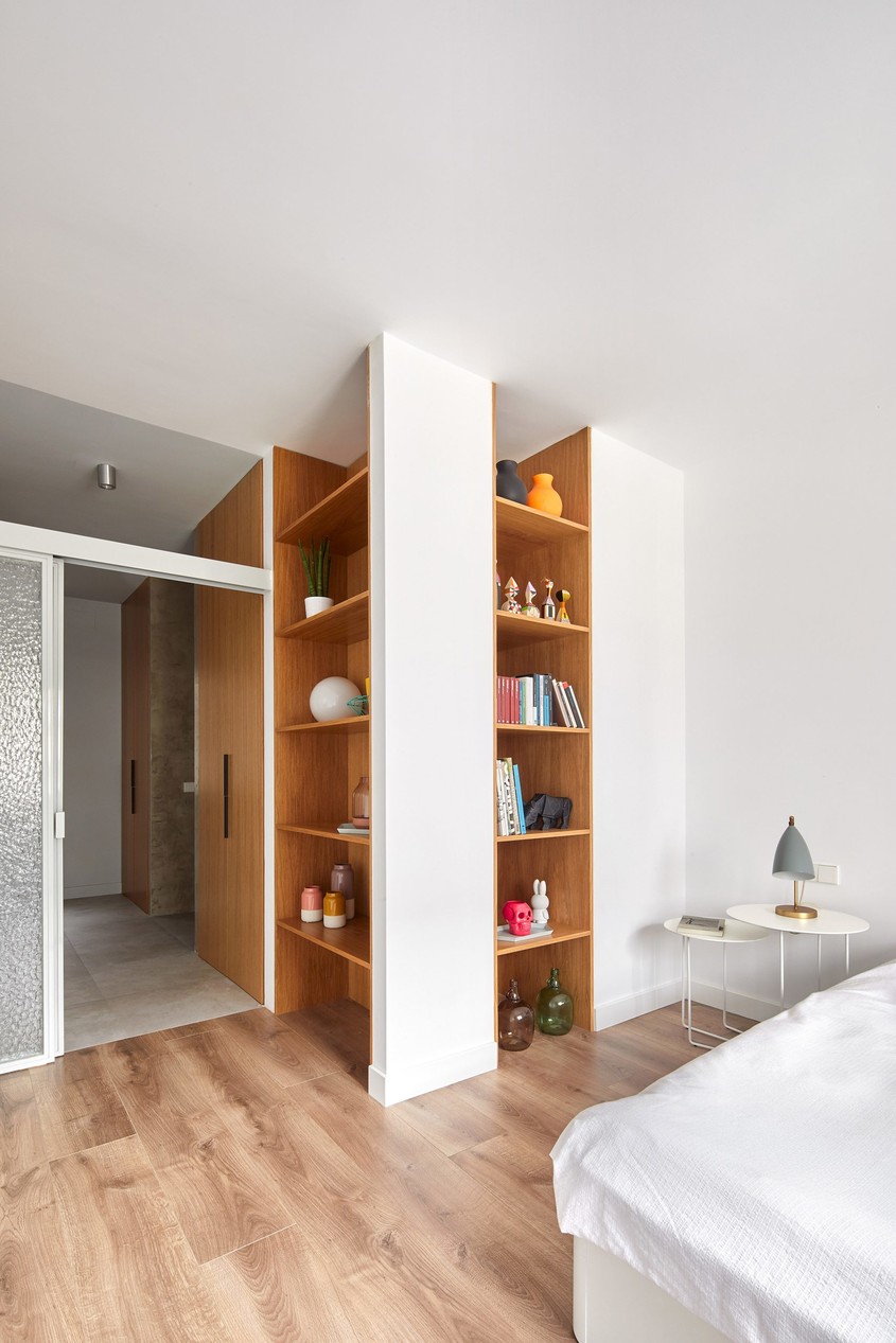 Un apartament amenajat cu granit gri și ziduri albe stălucitoare - Un apartament amenajat cu granit