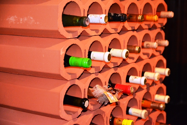 Raft de vinuri Brikston - Esti pasionat de vinuri? Afla mai multe despre depozitarea in conditii