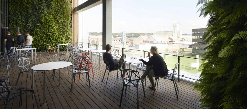 University_of-Southern-Denmark-Kolding-Campus-Henning-Larsen-Architects-9 - Fatada unei cladiri se modifica pentru a mentine climatul interior in parametri