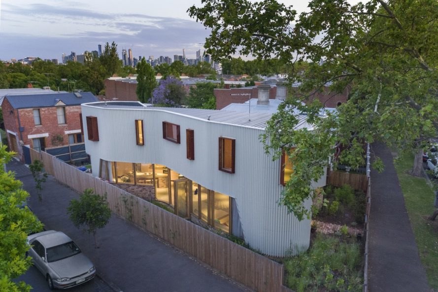 Casa True North by TANDEM Design Studio - Un vechi grajd transformat într-o casă cu forme