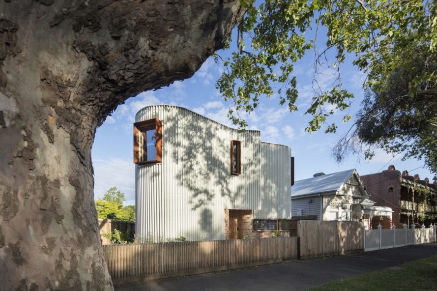 Casa True North by TANDEM Design Studio - Un vechi grajd transformat într-o casă cu forme