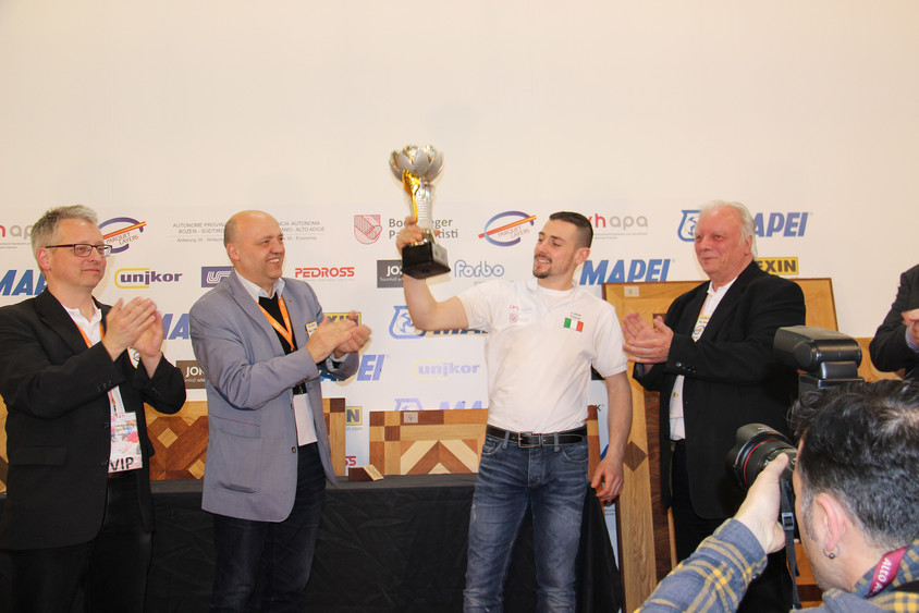 Inmanarea trofeului - Campionatul European al Montatorilor de Pardoseli: editia a-6-a 
