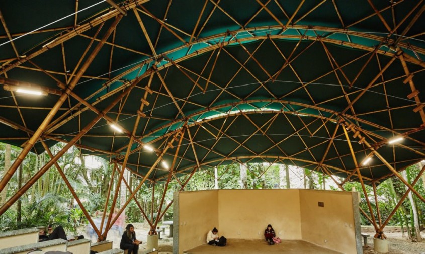 Bamboo Amphiteater Space Structure - Frumusețe în natură un amfiteatru din bambus asamblat în doar 25