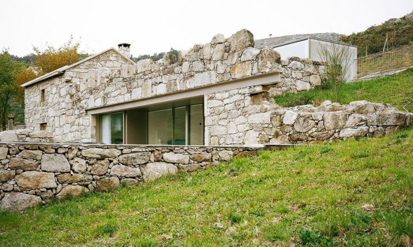 Ruine transformate intr-o casa minimalista si placuta - Ruine transformate intr-o casa minimalista si placuta