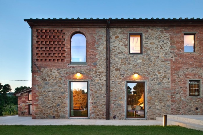 Casa de la tara din Toscana renovata cu blocuri de caramida - Casa de la tara