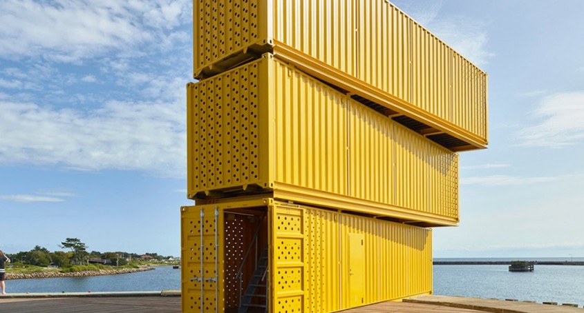 Turn de sărituri făcut din trei containere de transport maritim - Turn de sărituri făcut din