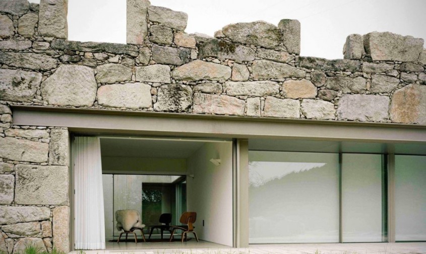 Ruine transformate intr-o casa minimalista si placuta - Ruine transformate intr-o casa minimalista si placuta