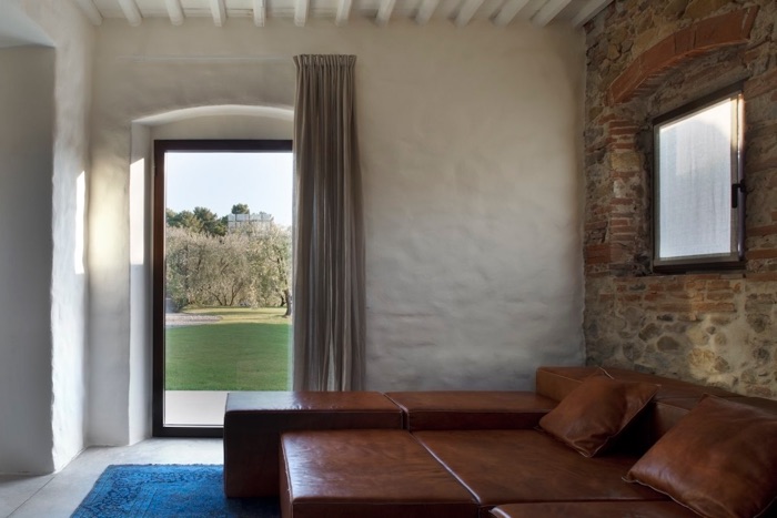 Casa de la tara din Toscana renovata cu blocuri de caramida - Casa de la tara