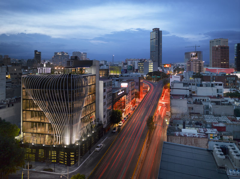 O clădire nouă din plăci metalice a fost proiectată în Mexico - O clădire nouă din
