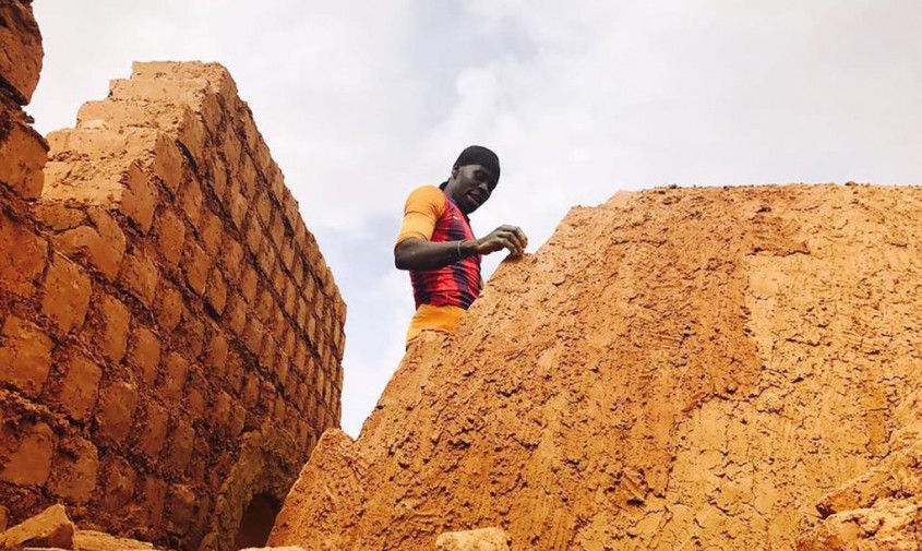 Vechi tehnici de constructie ajuta la imbunatatirea crizei imobiliare din Africa de Vest - Vechi tehnici