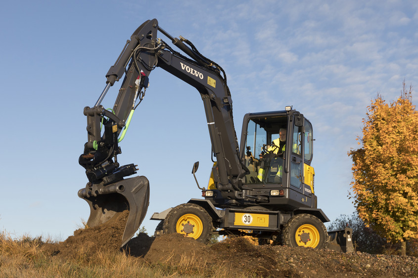  Excavatorul pe șenile EW60E - Utilajul Volvo EW60E este alegerea potrivită pentru operaţiuni productive