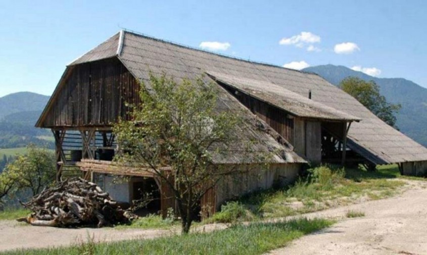 Casa Vrhe - O casă modernă, rezultată din amenajarea unui hambar de paie