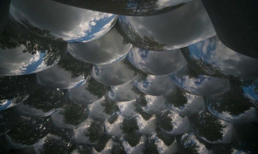 Cupolă gonflabilă formată din sute de aparate mici de fotografiat - Cupolă gonflabilă formată din sute