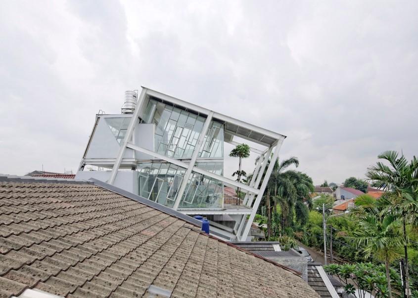 Casa nonconformista intr-un cartier select din Jakarta - Casa nonconformista intr-un cartier select din Jakarta