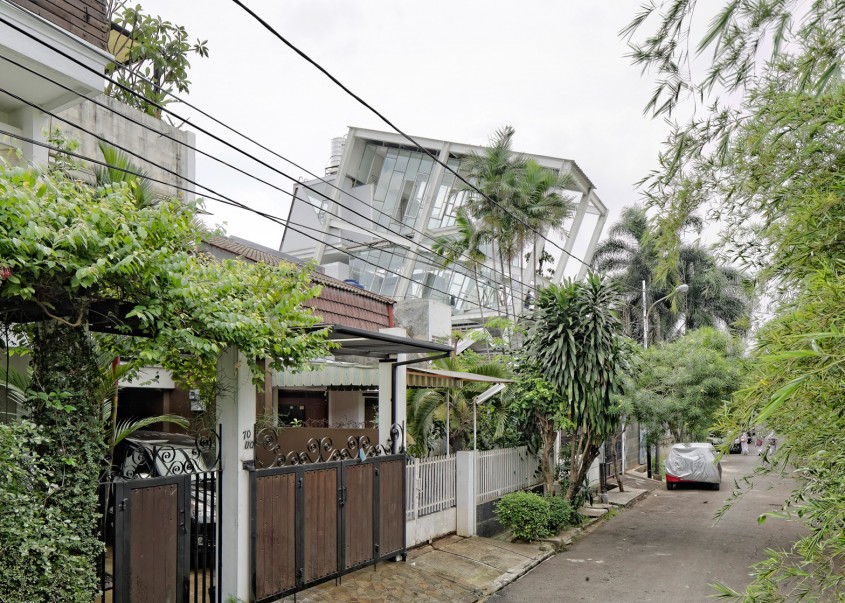 Casa nonconformista intr-un cartier select din Jakarta - Casa nonconformista intr-un cartier select din Jakarta