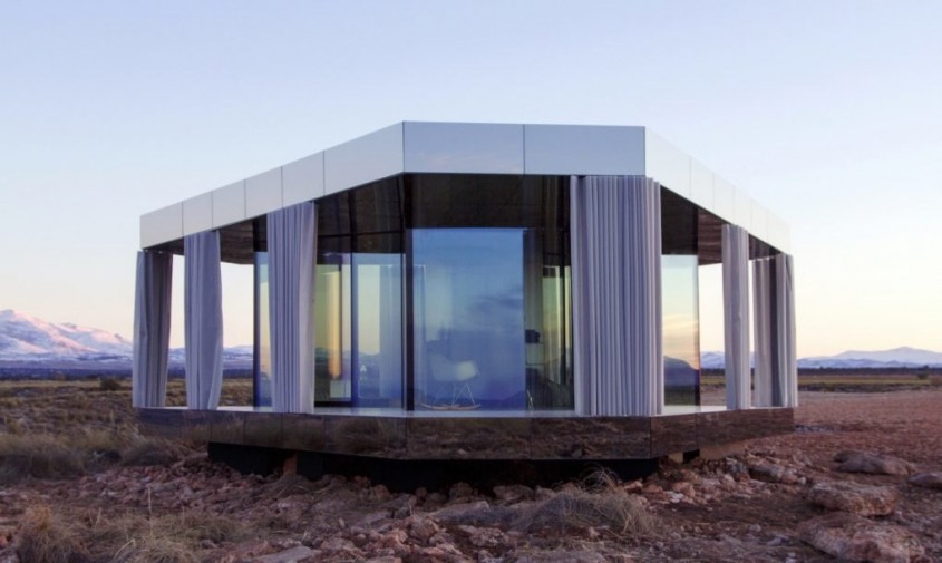 Casa Glass Pavilion - O casă din sticlă ce rezistă și la temperaturi extreme