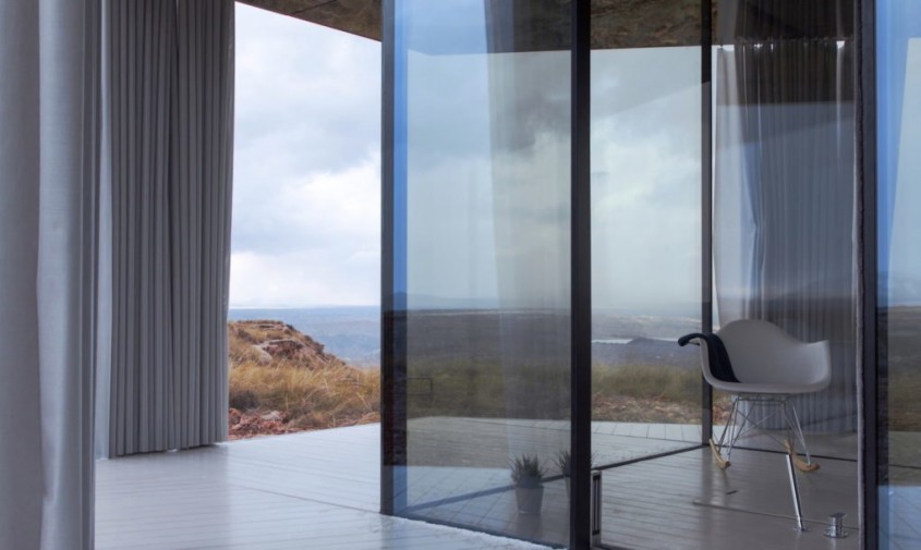 Casa Glass Pavilion - O casă din sticlă ce rezistă și la temperaturi extreme